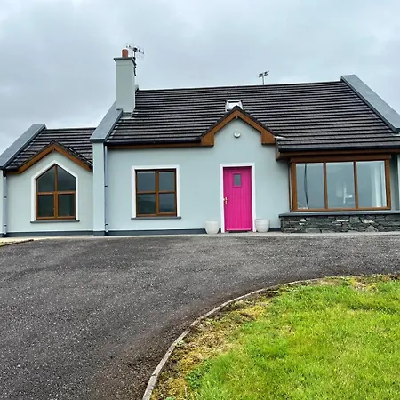 No's 6, 8 & 9 Dingle Homes بيت للعطل Lispole