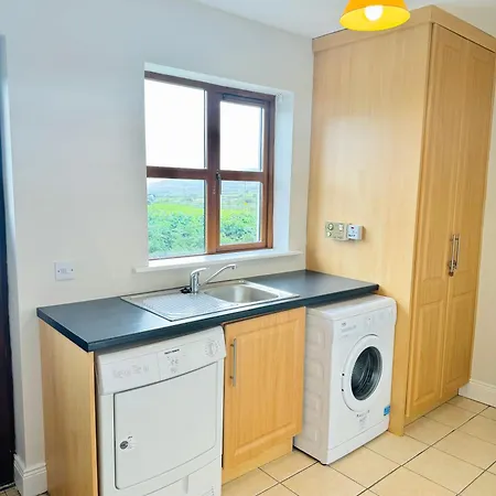 No's 6, 8 & 9 Dingle Homes بيت للعطل