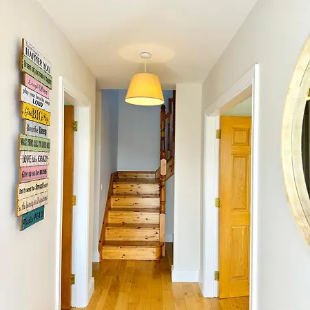 No's 6, 8 & 9 Dingle Homes بيت للعطل Lispole