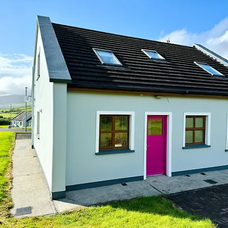 No's 6, 8 & 9 Dingle Homes بيت للعطل Lispole